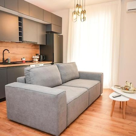 Bougainvilla Apartments Тирана Екстер'єр фото