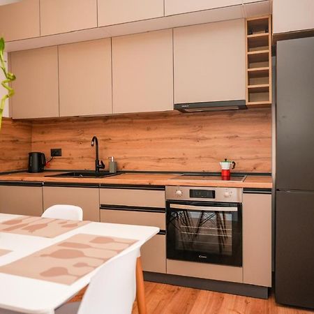 Bougainvilla Apartments Тирана Екстер'єр фото