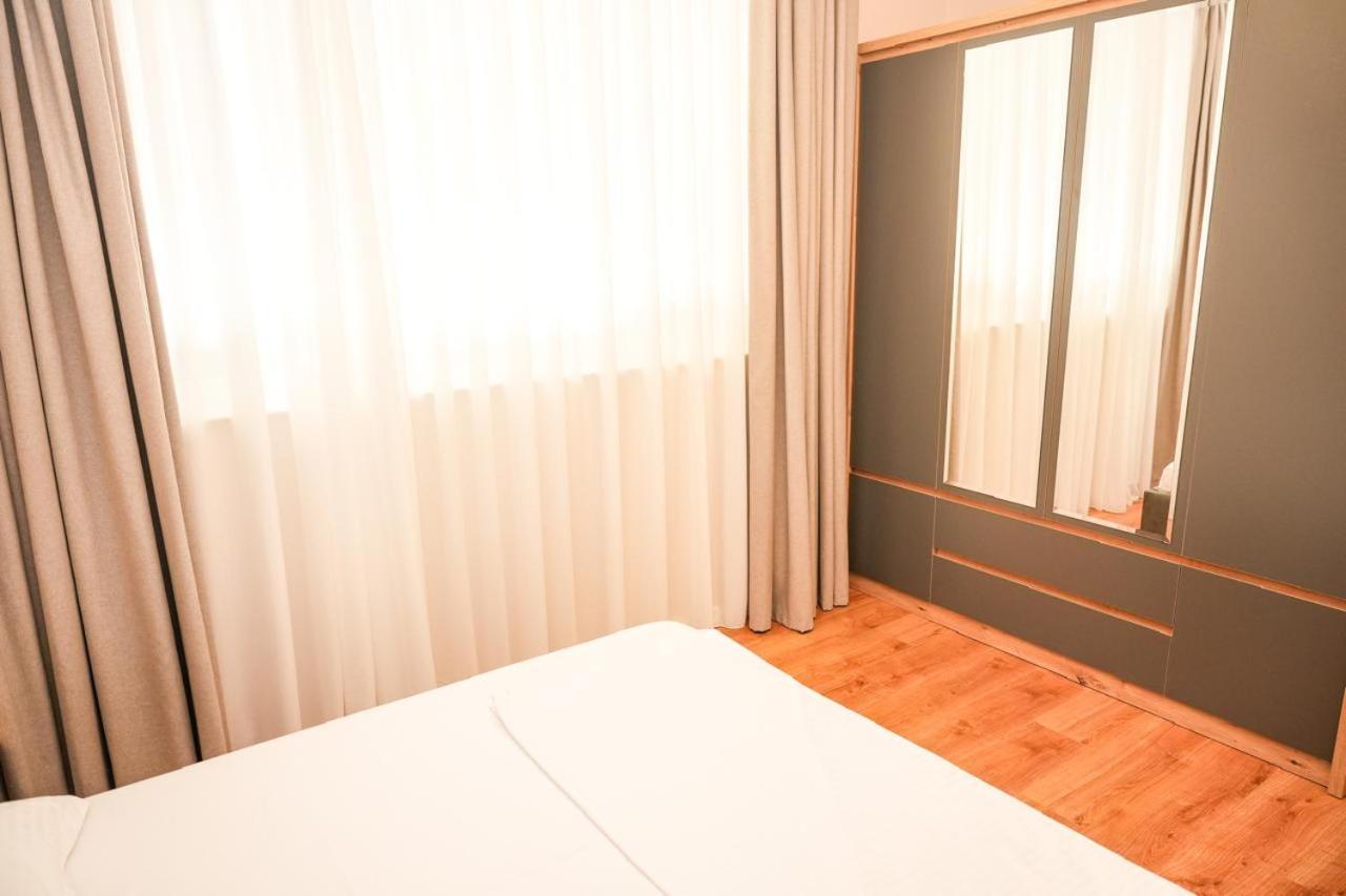 Bougainvilla Apartments Тирана Екстер'єр фото